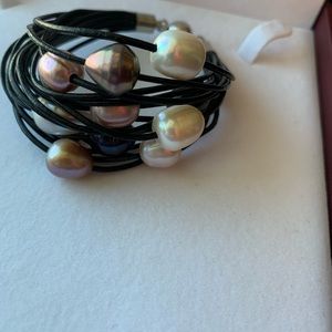 Pearl necklace and bracelet set